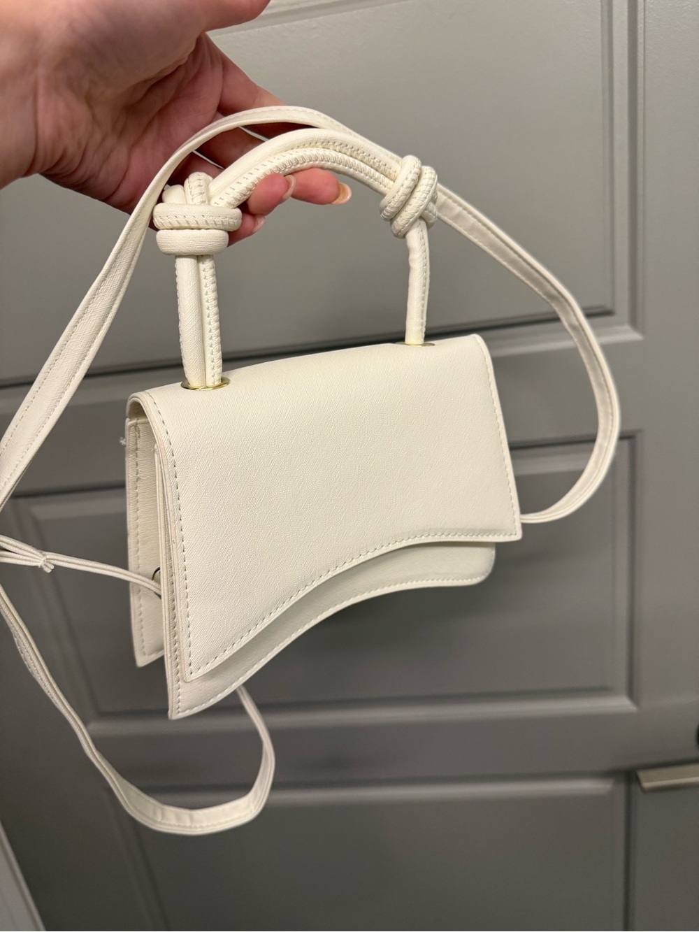 Elegant Cream Structured Crossbody Bag with Knot Handle